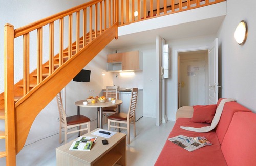 Epernay Condominio | Tranquil Duplex Apt | Free Parking + TNT TV