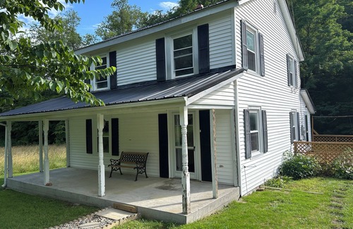 Simmonsville Casa | Tranquil Escape in New Castle