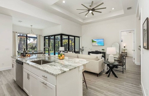 Trafalgar Casa | Tranquil Escape*Modern Pool Home