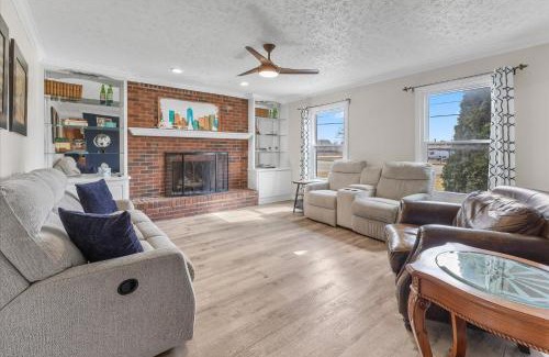 Indianapolis Casa | Tranquil Escape on 1 Acre Near Eagle Creek