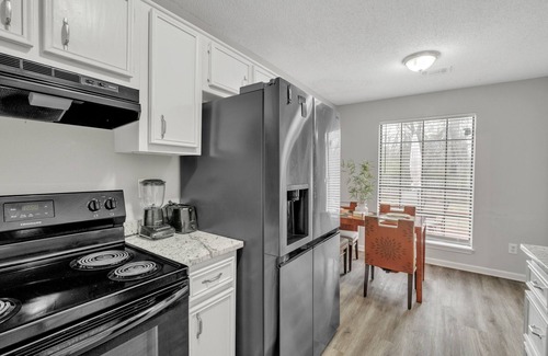North Little Rock Casa | Tranquil Escape 3 Bedroom Home by RedAwning