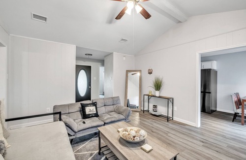 North Little Rock Casa | Tranquil Escape 3 Bedroom Home by RedAwning