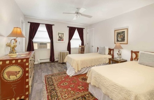 Sandgate Cabina | Tranquil Estate with 14 bedrooms, 17 bathrooms, 3-acre private yard
