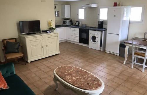Le Ledat Apartamento | Tranquil fishing & swimming spot on the River Lot