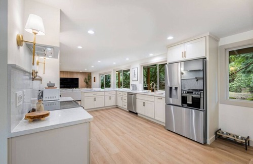Gig Harbor Casa | Tranquil Forest Luxury Home