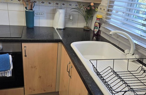 Featherstone Casa | Tranquil Getaway in Wolverhampton - Perfect for Relaxation