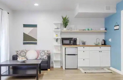 Valley Village Casa | Tranquil Getaway Retreat Sleeps 7 Guest Home