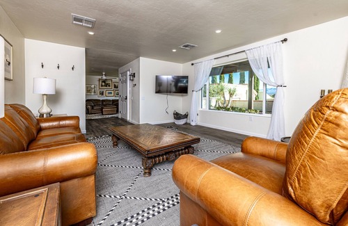 Green Valley Casa | Tranquil Green Valley Getaway, Hike, Relax & Spot Rare Birds!