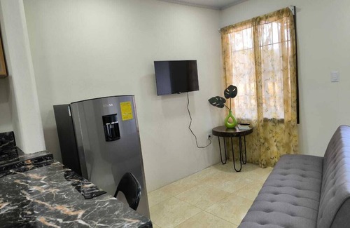 Veintisiete de Abril Casa | Tranquil house with AC in Veintisiete de abril, CR. 20 minutes away from beaches