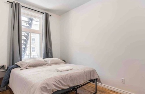 Verdun Apartamento | Tranquil Haven in Verdun: Your Home Away from Home