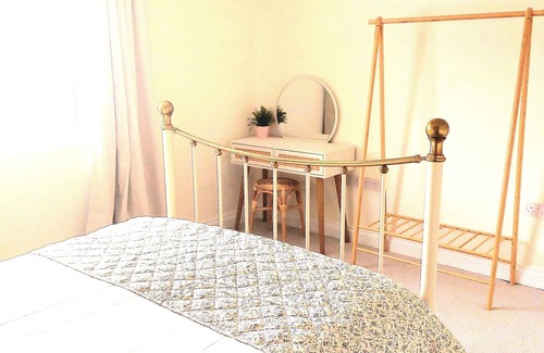 Huyton Casa | Tranquil haven in vibrant Liverpool!