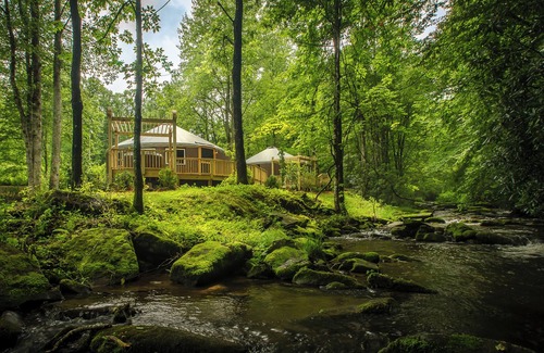 Topton Casa | Tranquil Haven Luxury Yurt - Creekside Glamping w/ Private Hot Tub