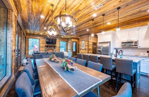 Hochatown Cabina | Tranquil Haven - Sleeps 21 - Luxury Retreat Among the Pines, New!