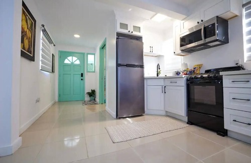 Nassau Cabaña | Tranquil Haven: The Grey Cottage