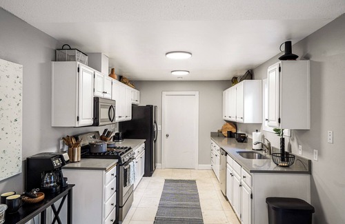 West Salem Casa | Tranquil Haven w/ large yard, laundry : West Salem