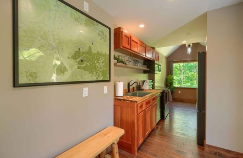 Hallsville Cabina | Tranquil Heights Cabin In Hocking Hills- HOT Tub!
