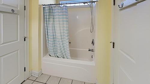 Pawleys Island Villa | Tranquil Hideaway 4 Bdrm Condo in Avian Forest