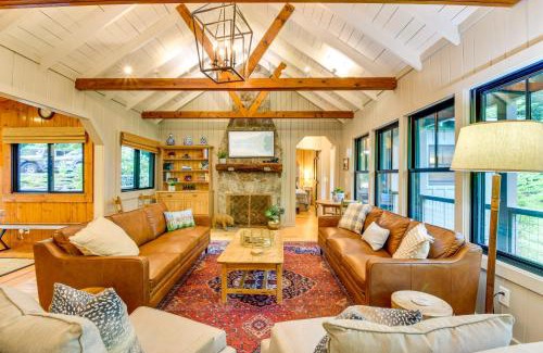 Mirror Lake Casa | Tranquil Highlands Cottage with Fire Pit and Stream!