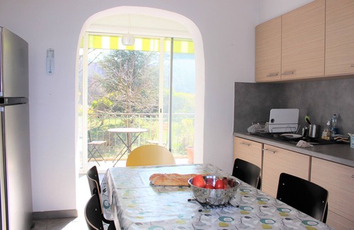 Apt Villa | Casa de 6 dormitorios con piscina climatizada y excelentes vistas en las colinas de Apt en Lubero