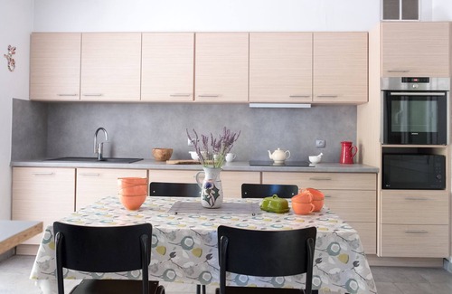 Apt Villa | Casa de 6 dormitorios con piscina climatizada y excelentes vistas en las colinas de Apt en Lubero