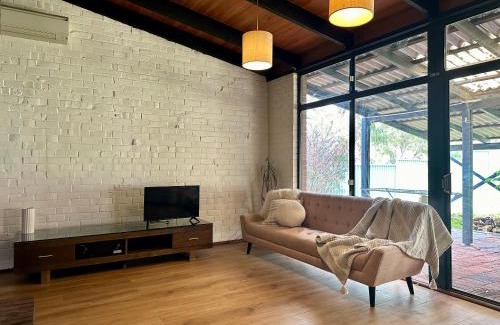 Helena Valley Casa | Tranquil home in hills with city views