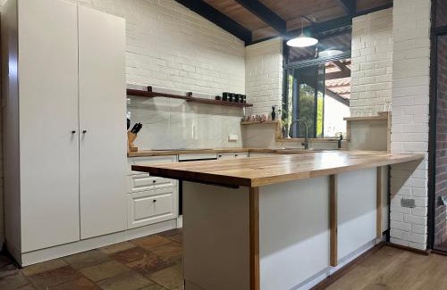 Helena Valley Casa | Tranquil home in hills with city views