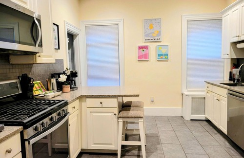 Mid-Cambridge Apartamento | Tranquil home loved by repeat guests, Harvard Square