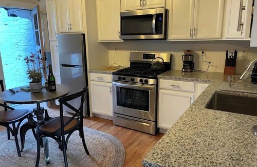 Cincinnati Cabaña | Tranquil In-Town Garden Carriage House, No pet fee