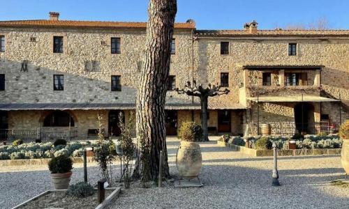 Passignano sul Trasimeno Apartamento | Tranquil location with views of Lake Trasimeno! -
