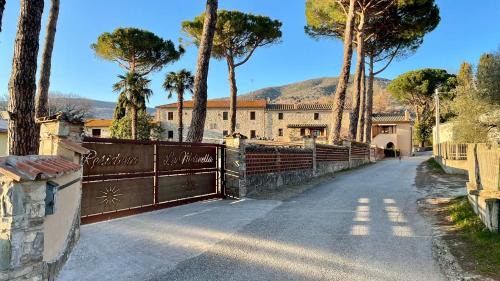 Passignano sul Trasimeno Apartamento | Tranquil location with views of Lake Trasimeno! -