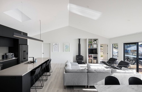 Kinloch Casa | Tranquil Kinloch Hillside Escape - Perfect for Family Gatherings
