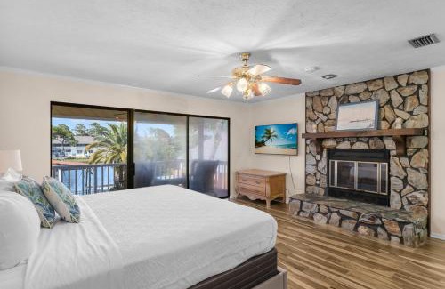 Silver Sands Casa | Tranquil Lagoon Beach House! Pool and Beach Nearby! by Dolce Vita Getaways!