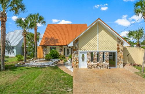 Silver Sands Casa | Tranquil Lagoon Beach House! Pool and Beach Nearby! by Dolce Vita Getaways!
