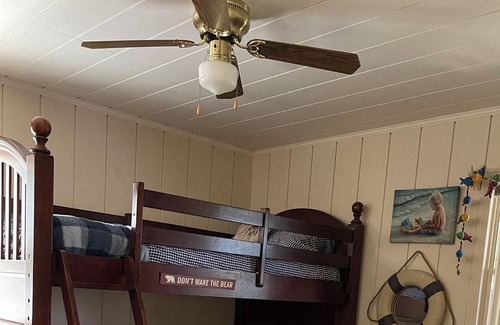 Waverly Casa | Tranquil Lake House: Dock, Beach, Unmatched Views – Your Serene Retreat Awaits!