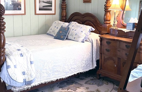 Waverly Casa | Tranquil Lake House: Dock, Beach, Unmatched Views – Your Serene Retreat Awaits!