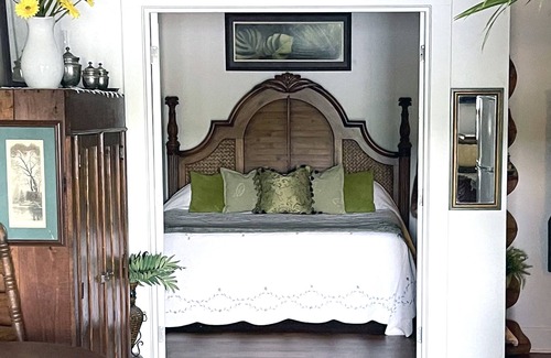 Waverly Casa | Tranquil Lake House: Dock, Beach, Unmatched Views – Your Serene Retreat Awaits!