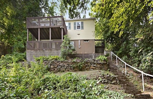 Holland Casa | Tranquil Lake house on Hamilton Reservoir. Sleeps 7 comfortably