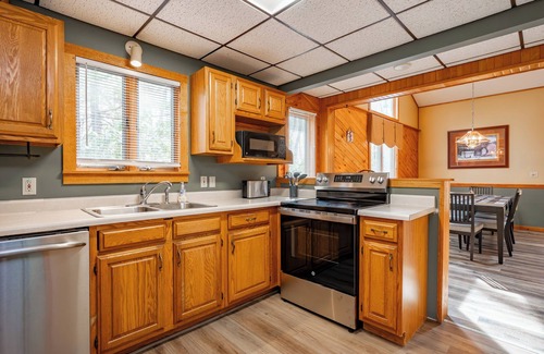Blakeslee Casa | New! Blue Waters: Lake Access, Fireplace, Hot Tub, Dock!