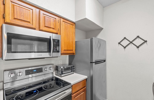 Lago Vista Casa | Tranquil Lake Travis Retreat: Stylish Modern Condo in Lago Vista