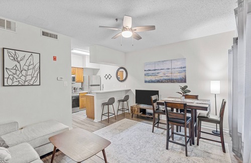 Lago Vista Casa | Tranquil Lake Travis Retreat: Stylish Modern Condo in Lago Vista