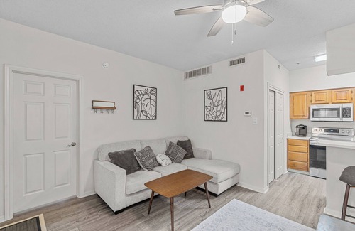 Lago Vista Casa | Tranquil Lake Travis Retreat: Stylish Modern Condo in Lago Vista