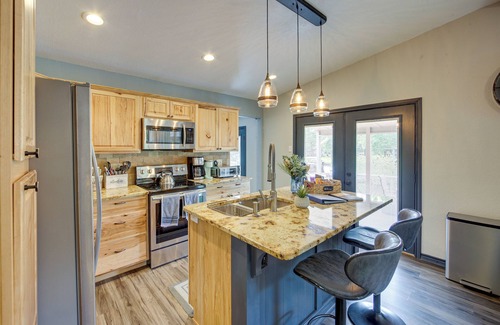Tool Casa | Tranquil Lakefront Getaway w/boat dock, kayaks and firepit.