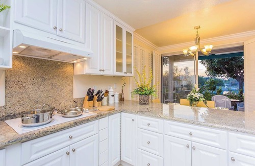 Woodbridge Casa | Tranquil Lakefront Haven: Your Ideal Getaway Awaits at This Charming Home #185