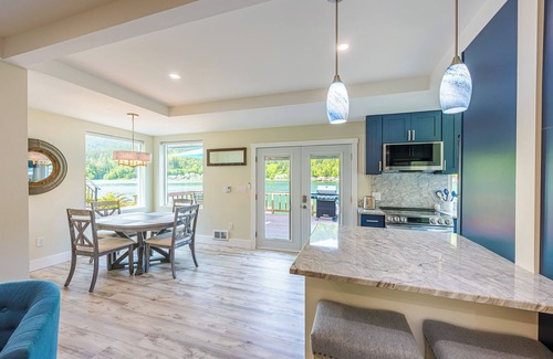 Port Angeles Casa | Tranquil Lakefront Escape - 3 bedroom Modern Cabin Retreat
