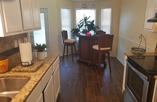 Stockbridge Casa | TRANQUIL LAKESIDE BUNGALOW