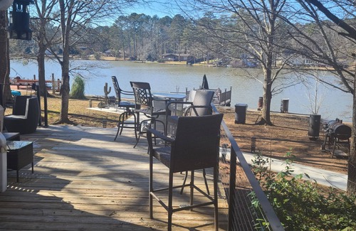 Stockbridge Casa | TRANQUIL LAKESIDE BUNGALOW