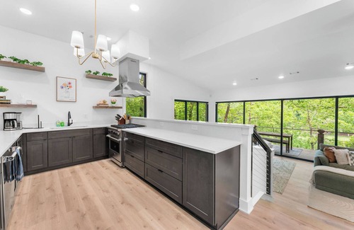 Northport Casa | Tranquil Lakeside Loft - Stunning Views & Serene Getaway