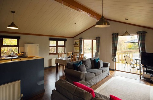 Narberth Chalet De Esquí | Tranquil Lakeview Lodge near Narberth’s Charm