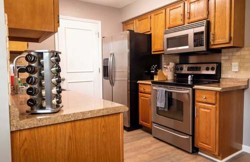 Pooler Casa | Tranquil Location! Patio, Shuffle Board, Fire pit, Walk to Restaurants!