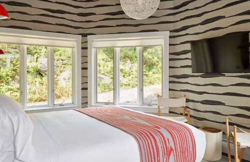 Stowe Area Hotel | Tranquil Lodge in the Heart of Town | Walk to Trails, Shops & Cafés